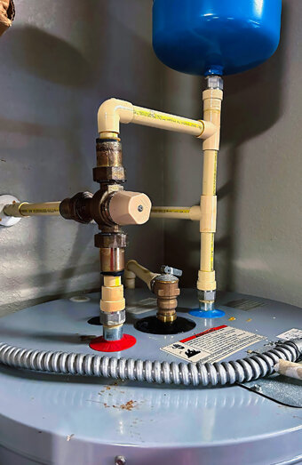 https://eastperthhotwater.com.au/uploads/2025/06/electric-hot-water-system-73015.jpg