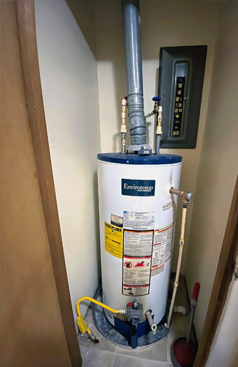https://eastperthhotwater.com.au/uploads/2025/06/gas-hot-water-system-40702.jpg