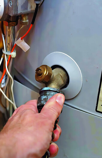 https://eastperthhotwater.com.au/uploads/2025/06/hot-water-servicing-21854.jpg
