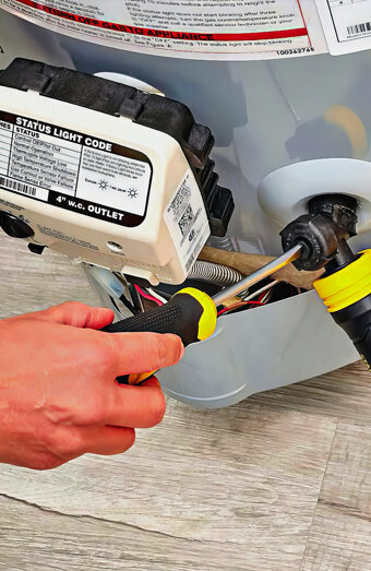 https://eastperthhotwater.com.au/uploads/2025/06/hot-water-servicing-70528.jpg